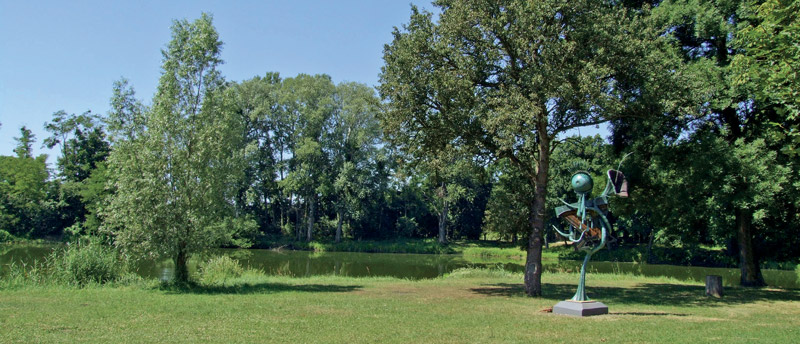 Sculpture Tree of the Aeolian Harp by Lubo Kristek in the Kristek Thaya Glyptotheque