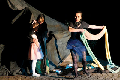 Thaya, the old woman and the ballerina – Sára Střítežská, Martina Kachlířová and member of the National Theatre Ballet Olga Kasálková.