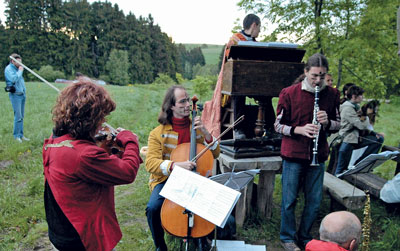 Musical accompaniment – Quakvarteto: Dorothea Kellerová, Jan Kavan, Dada Klementová, Antonín Mühlhansl.